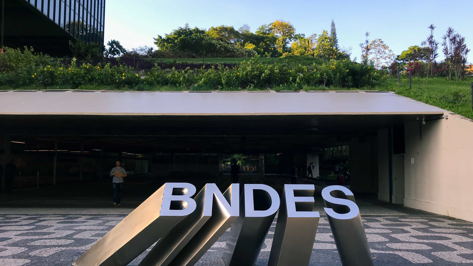 Oportunidade: BNDES anuncia 150 vagas em concurso público e salário inicial de R$ 20,9 mil