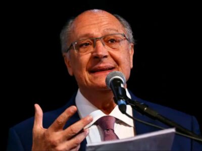 Alckmin faz nova publicação inusitada e afirma que “só pode ouvir Anitta quem pediu isenção de taxa do Enem”