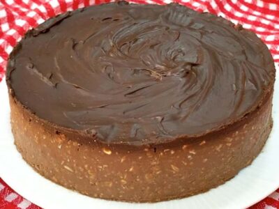 Só 3 ingredientes e sem açúcar! Torta de chocolate deliciosa e saudável! Sem forno e sem leite!