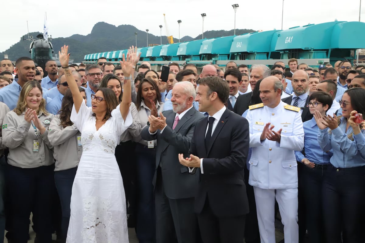 Após festa do submarino de Janja, Macron e Lula, Marinha perde verba e mais de 200 são demitidos