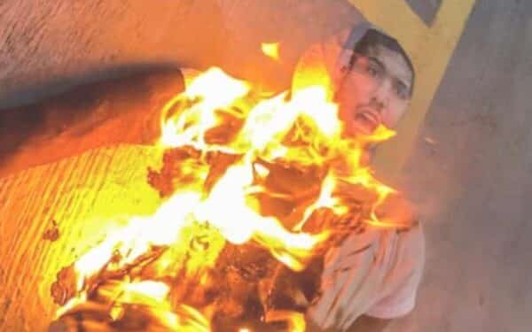“Ódio do bem”: Manifestantes de esquerda queimam boneco com rosto de André Fernandes