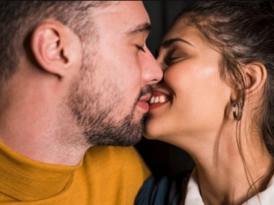 Especialista recomenda: beijar traz inúmeros benefícios para a saúde; veja quais