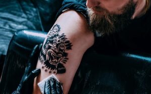 Novo estudo mostra que tatuagem pode aumentar risco de câncer; veja qual o tipo