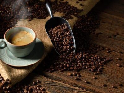 O café descafeinado pode ser perigoso para a saúde? Aqui está tudo que você precisa saber sobre a bebida