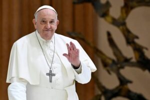 Papa Francisco diz que “já há bichice demais” nos seminários, se referindo a padres afeminados