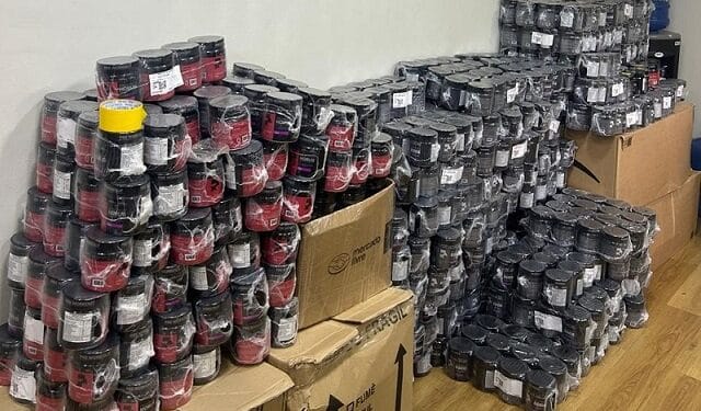 Polícia desmantela esquema de adulteração de validade de suplementos alimentares