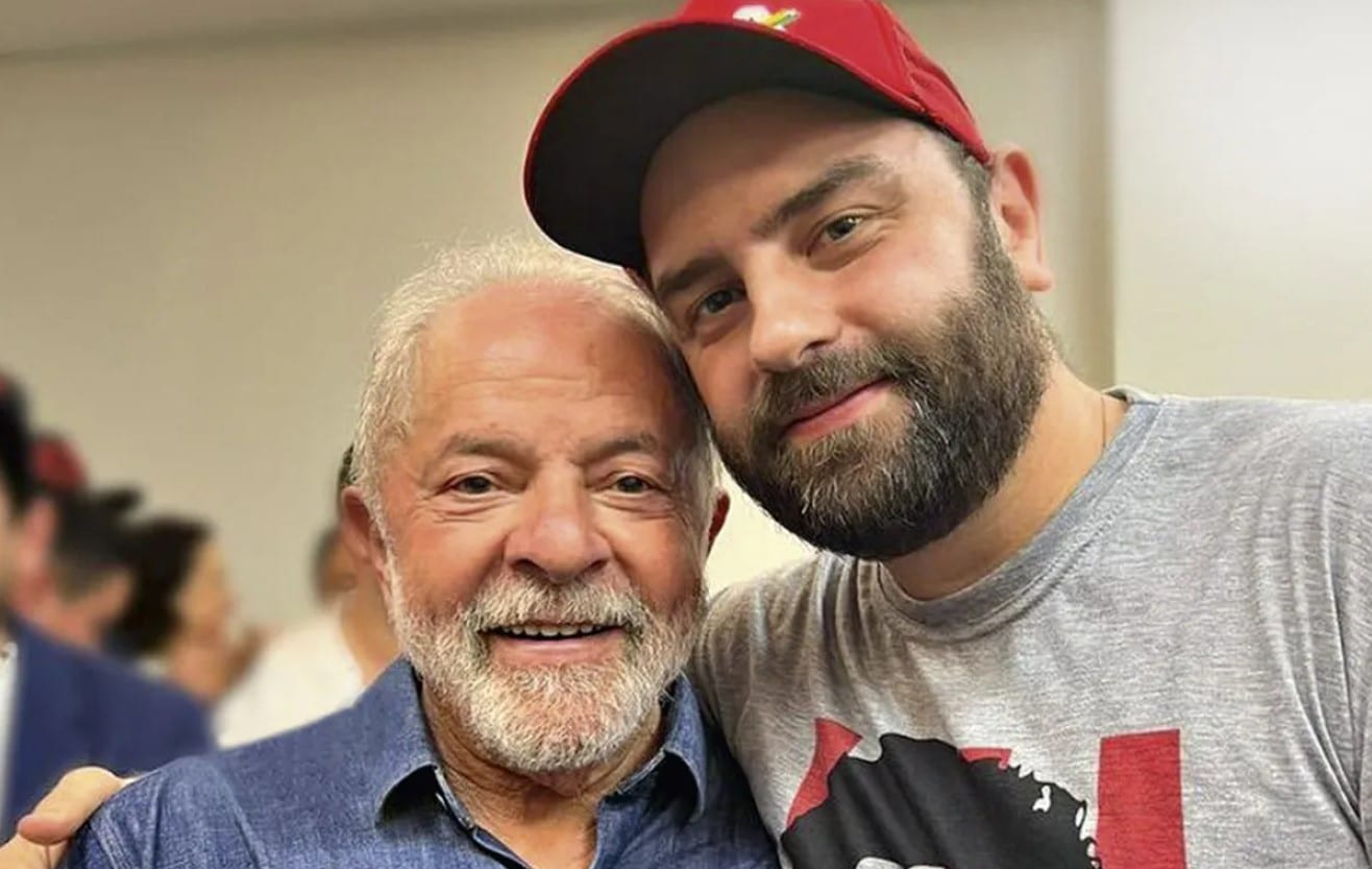 Filho de Lula coloca a ‘culpa’ das enchentes em Eduardo Leite mas resolve apagar post logo em seguida; veja