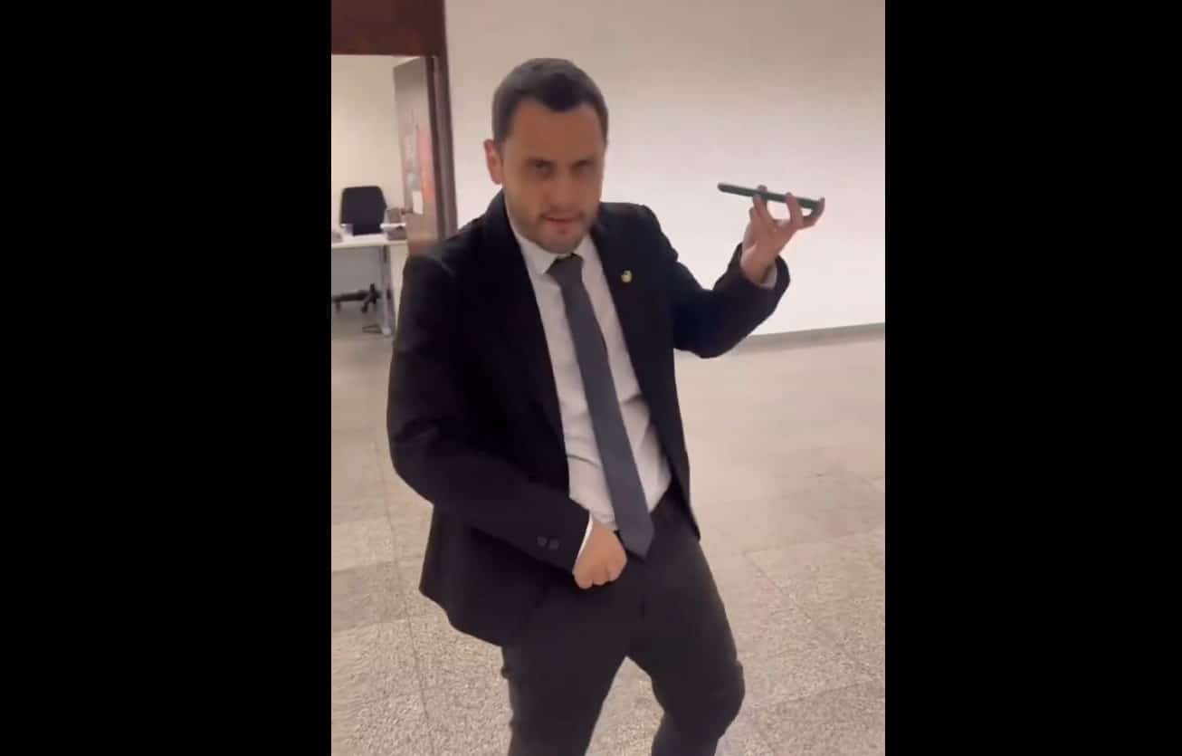 Tirou onda: senador Cleitinho dança ao som de Nadson Ferinha após ‘goleada’ da oposição no parlamento; VEJA VÍDEO