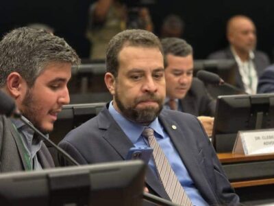 Em editorial, Estadão compara Boulos a um moleque por defender “rachadinha” de Janones