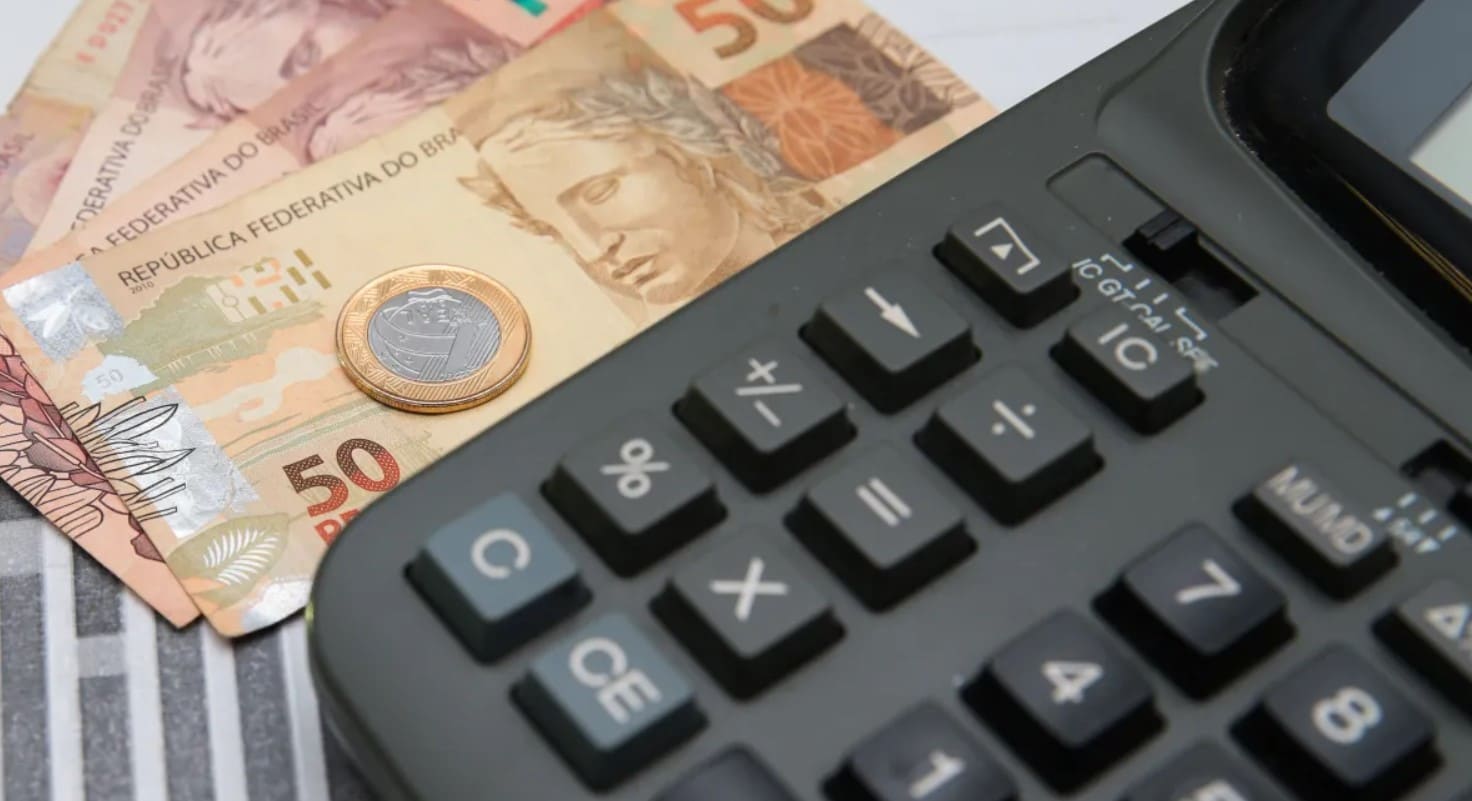 Agência classifica Brasil com “solidez fiscal fraca” e economia sensível a choques; veja análise