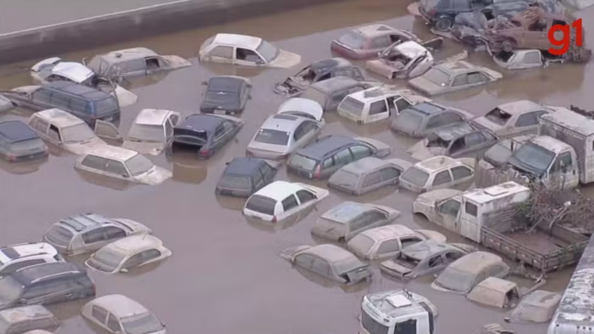 Com mais de 90% da cidade alagada, município do RS vira ‘cemitério de carros’; VEJA VÍDEO