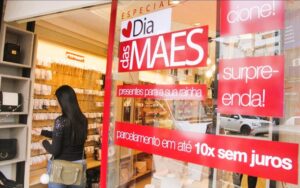 Lojas abrem nesta sexta à noite com sorteio de cinco viagens até dezembro