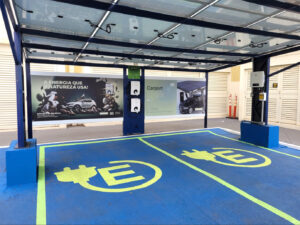 1º Carregador elétrico veicular com energia fotovoltaica em shoppings do Brasil é instalado pelo Marília Shopping