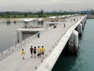 Descubra por que Singapura está construindo estruturas de concreto no oceano