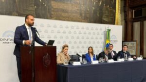 Deputados pedem a governo argentino asilo político para condenados no 8 de janeiro
