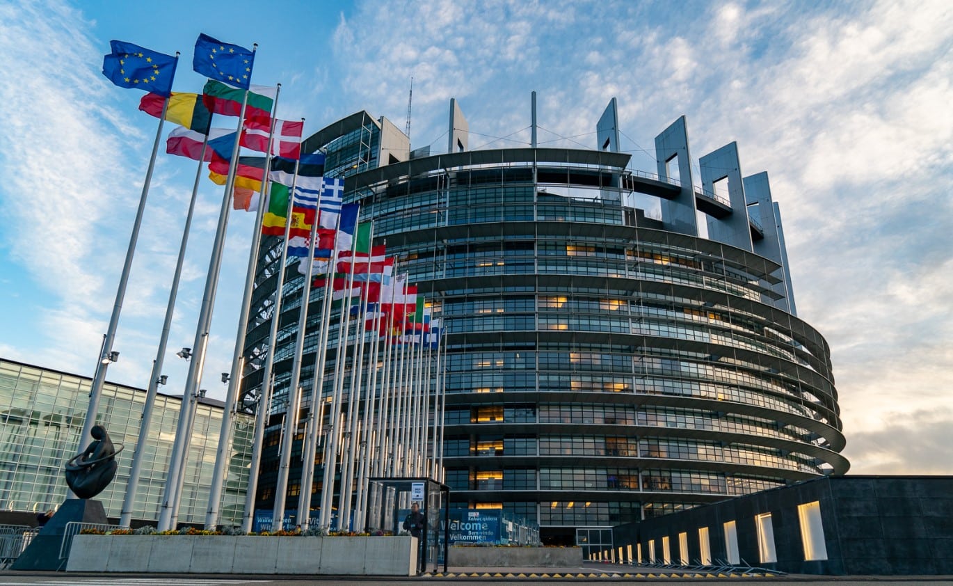 Com derrota fragorosa, a esquerda da Europa ficará com apenas 34 cadeiras das 720 e direita é a grande vencedora das eleições