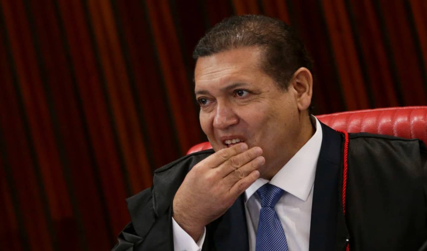 Nunes Marques mantém projeto do governo do Paraná que transforma escolas públicas em privadas