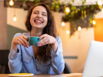 Beber café durante o trabalho ajuda a reduzir o risco de morte precoce; Entenda