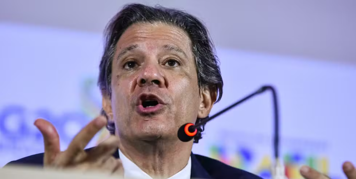 Economia: percepção de risco e disparada do dólar faz Haddad admitir que Lula precisa cortar gastos
