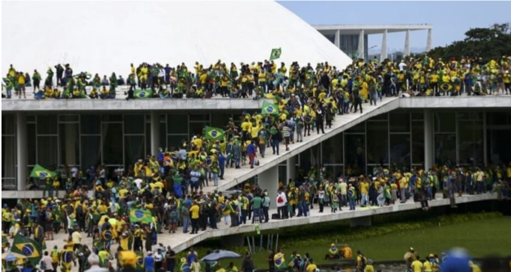 Senador general pede que Milei dê asilo político a perseguidos e injustiçados do 8 de janeiro