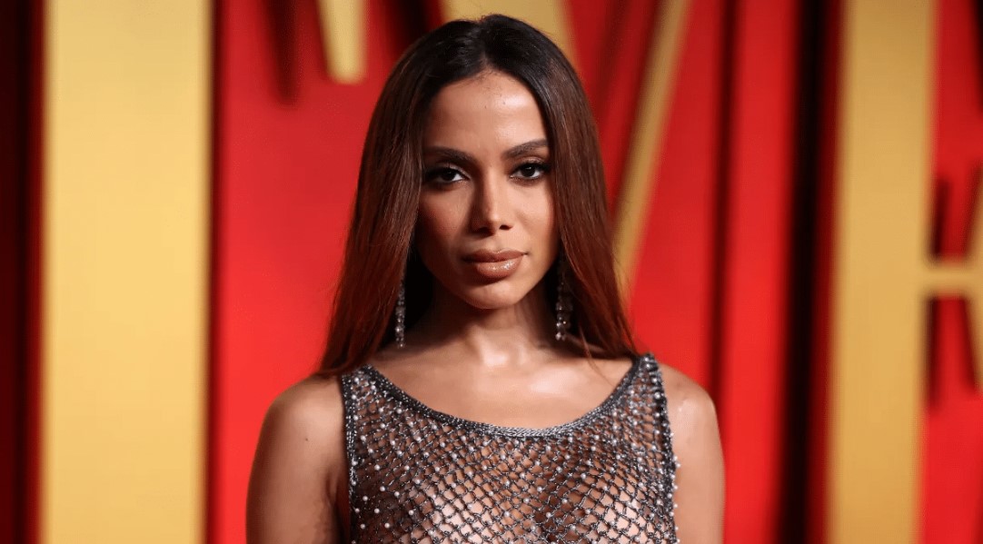 Anitta diz que foi pressionada para ser contra Bolsonaro