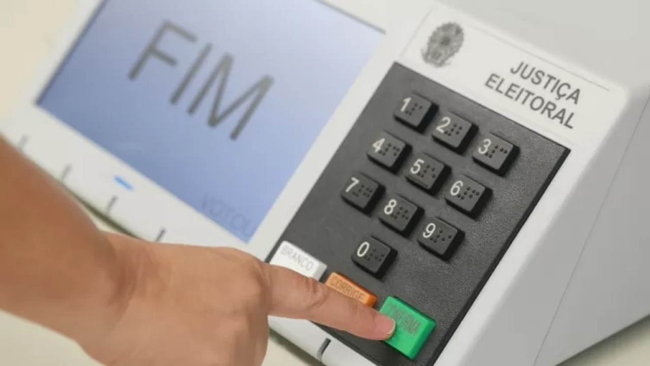 Berço brasileiro da urna eletrônica desconfia da criação; O que explica?