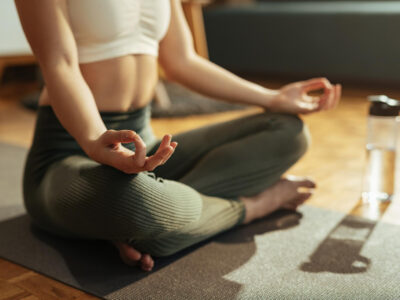Yoga ganha força como terapia eficaz contra o estresse com benefícios comprovados