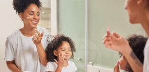 Skincare: conheça os riscos de meninas cuidarem da pele por conta própria