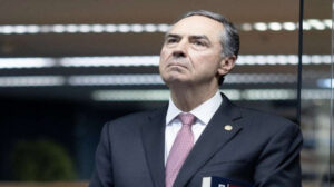 Barroso libera mãe condenada por tráfico; mulher do 8/1 com filhos pequenos continua presa