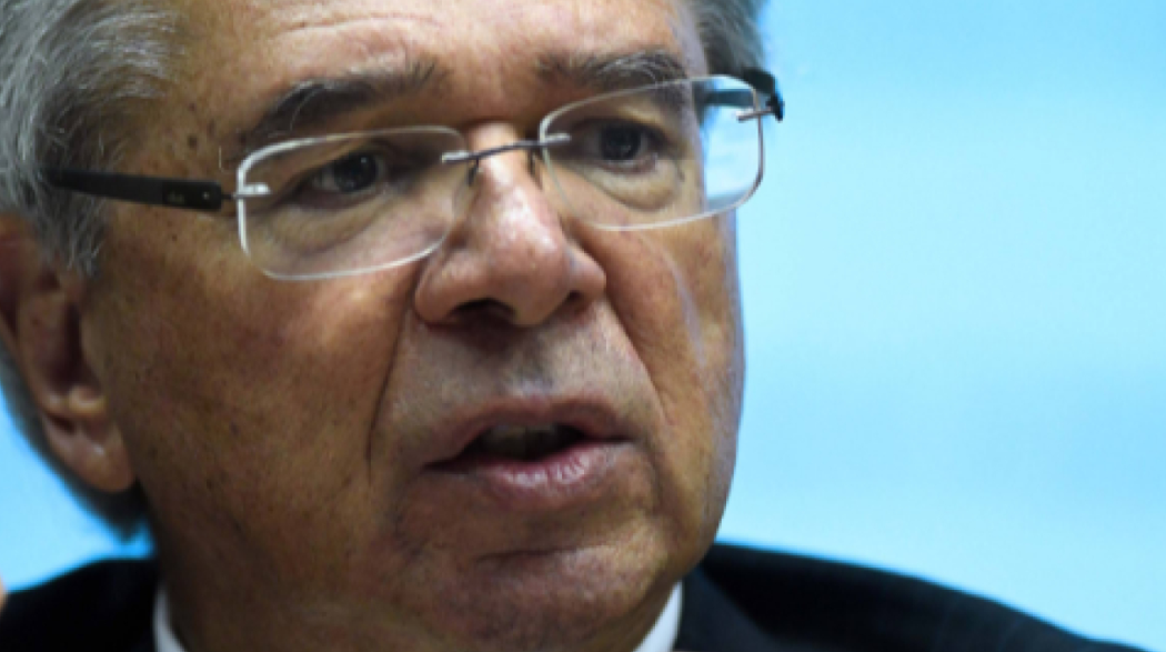 Governo ‘chutou o balde’ com fim do teto de gastos, diz Guedes