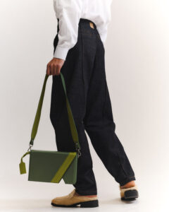 Clash’d e Anacê: parceria para além da moda, com a bolsa Mint Envelope, totalmente inspirada no elemento natural