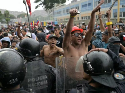 URGENTE: Venezuelanos não aceitam resultado das eleições e protestam nas ruas; veja vídeo