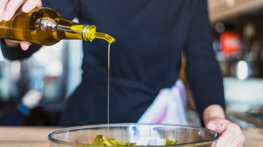 Saiba quais e como escolher os óleos mais saudáveis para cozinhar