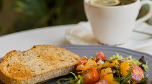 O impacto de pular o café da manhã no seu coração: entenda os riscos