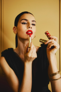 Dia do Batom: maquiador das estrelas  compartilha segredos para escolher o tom perfeito e importância na autoestima feminina