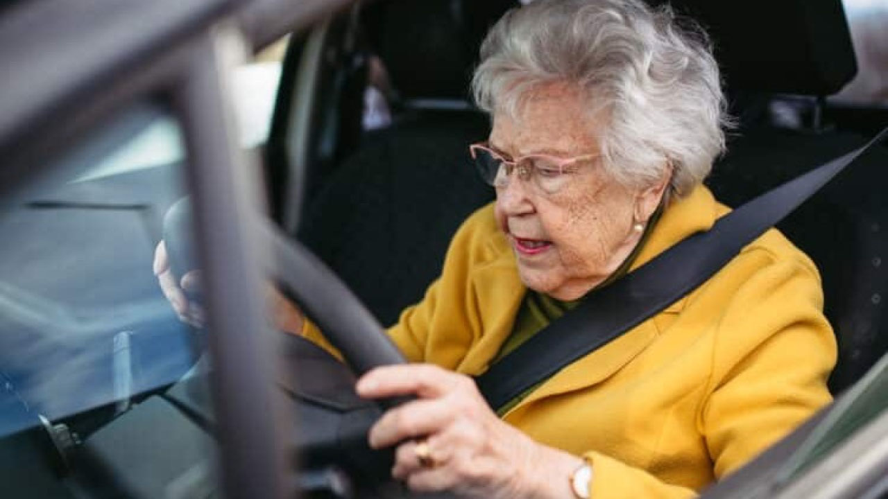 Idosos com mais de 70 anos agora enfrentam novas regras e podem perder a CNH