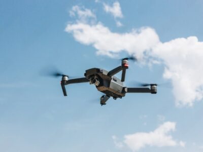 Tecnologia a serviço do crime: traficantes recorrem ao uso de drones para lançar ataques contra rivais