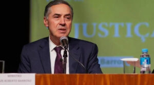 Barroso pede para brasileiros ficarem tranquilos no Brasil: ‘aqui é diferente da Venezuela, não vai acontecer’