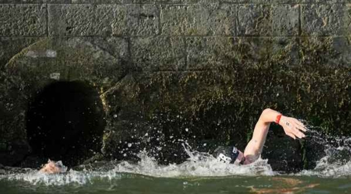 OLIMPÍADAS: “Vomitei e tive diarreia”, diz nadadora após participar da maratona aquática no rio Sena