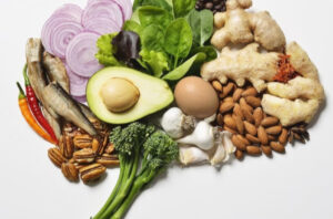 Neurologista revela quais alimentos comer no jantar que ajudam a prevenir a perda de memória. Confira!