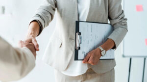 Conheça os 10 cursos técnicos que garantem as melhores oportunidades de emprego no Brasil. Veja lista!