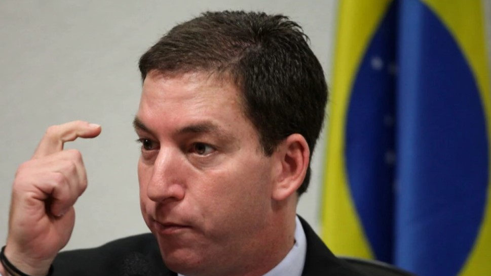 Jornalista Green Grenwald insinua que Moraes deve derrubar o X em votação ‘combinada’ nos bastidores