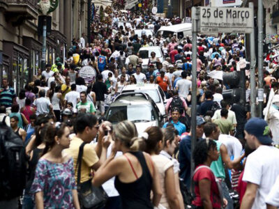 Estudo revela presença de microplásticos no cérebro de habitantes de São Paulo. Foi feito pela da Faculdade de Medicina da USP