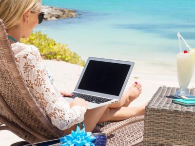Empresa oferece mais de R$ 56 mil para quem quiser viajar pelo mundo como ‘nômade digital’. Entenda