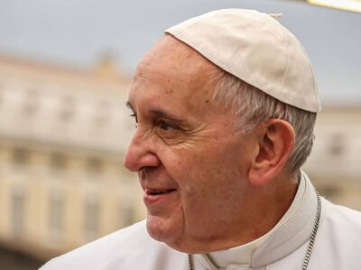 Papa Francisco critica ‘pais de pets’ e causa polêmica nas redes sociais