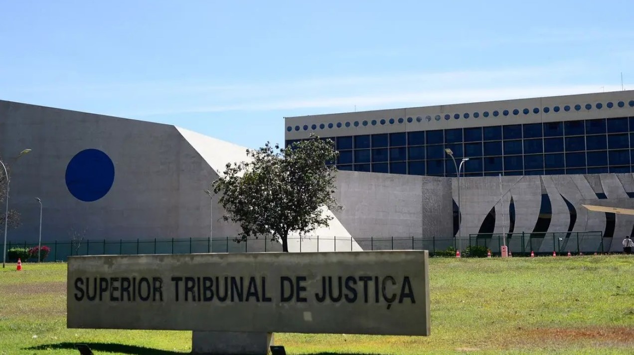 Descubra quem são os 10 ministros de tribunais que ganham quase R$ 370 mil com palestras