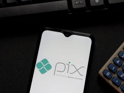 Alerta para brasileiros que usam Pix é emitido pelo Banco Central