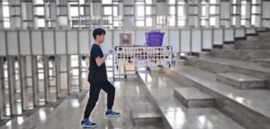 Carrinho voador levanta cargas para operações sem obstáculos