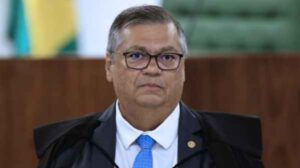 Ministro Flávio Dino suspende lei estadual que determina pena para invasores de terras. Decisão segue para o plenário do STF