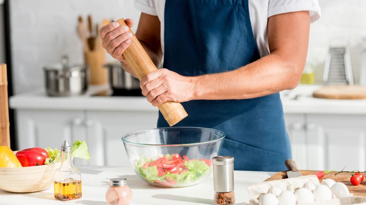 Novo estudo revela aliado inesperado, comum em toda cozinha, que pode ajudar na luta contra o câncer